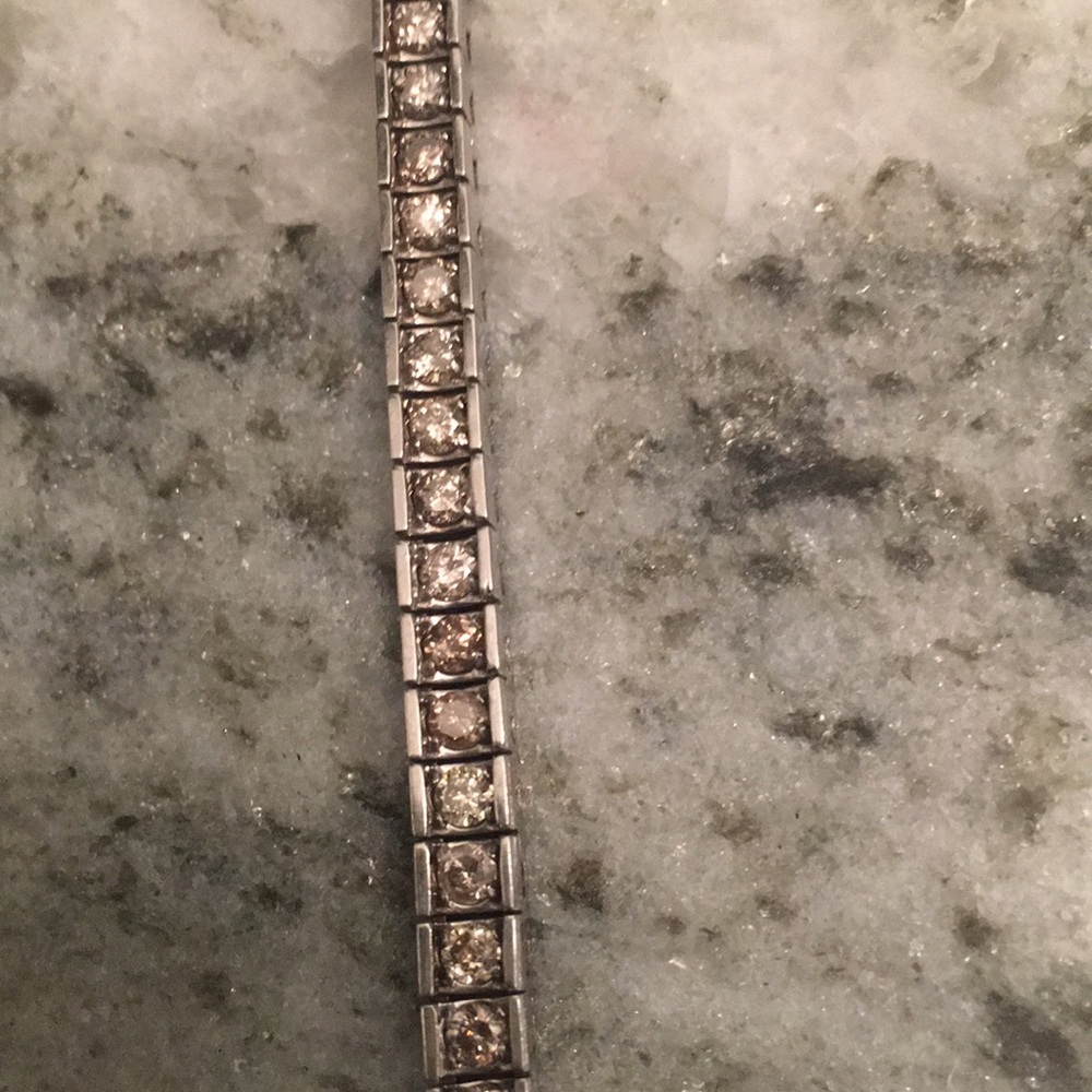 10kt White Gold  Diamond Tennis Bracelet💎 2 Day Clearance! 💎✨ - Picture 7 of 9
